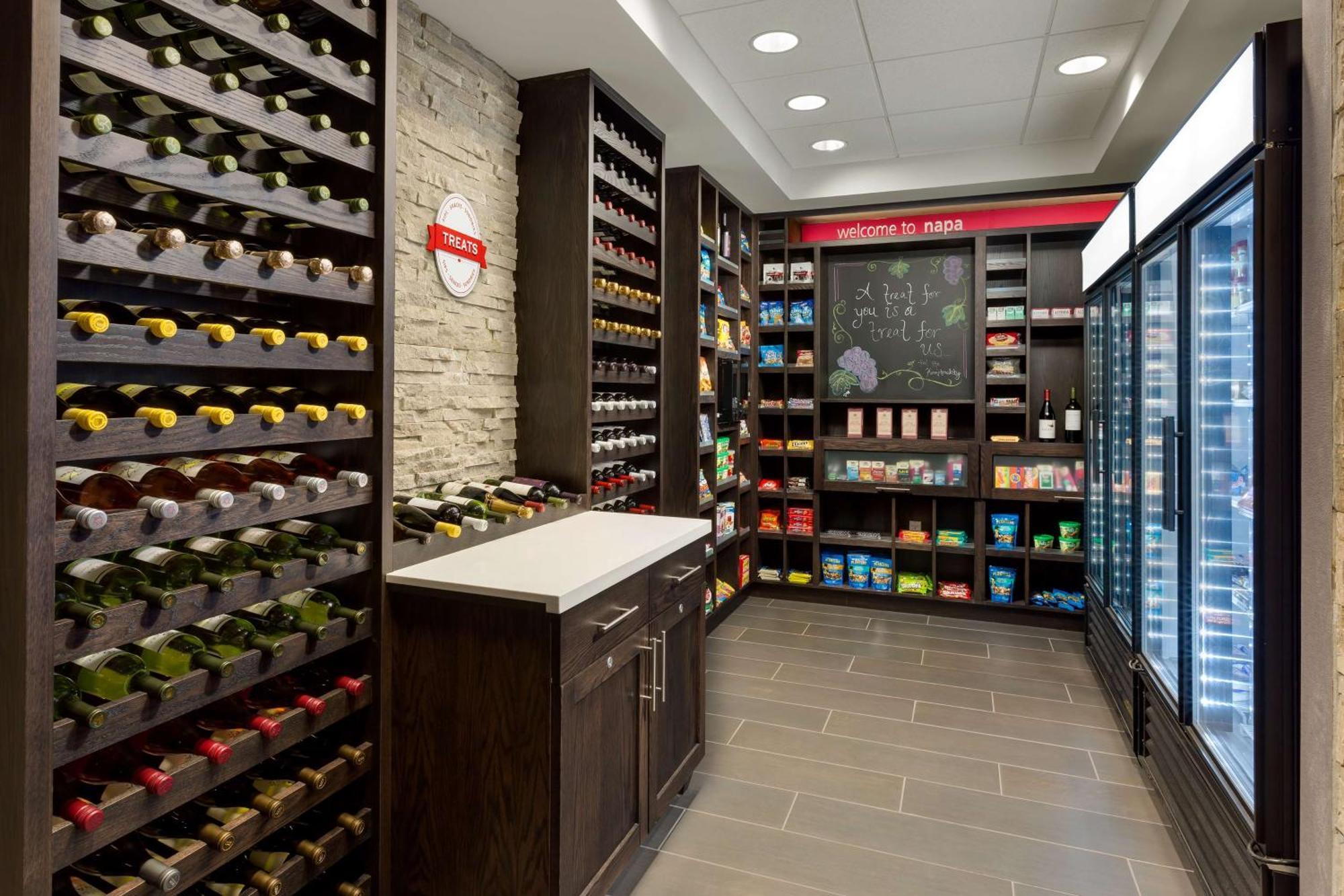 Hampton & - Napa, Ca 3*